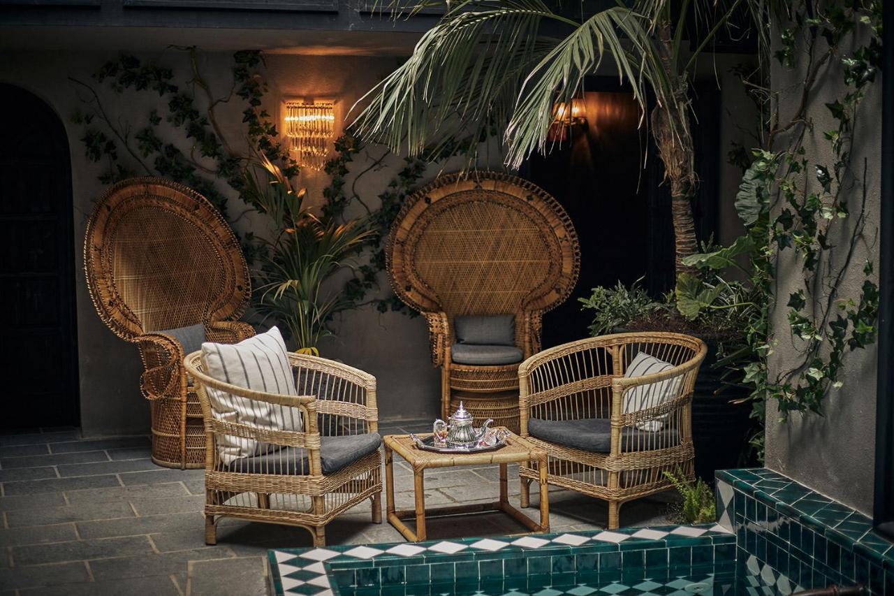 - Adults Only Hotell 5*